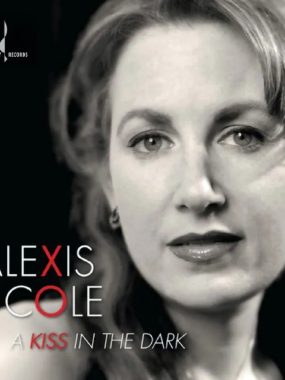 Alexis Cole《A Kiss in the Dark》Hi-Res FLAC 192kHz/24bit 爵士女声极致试音必备